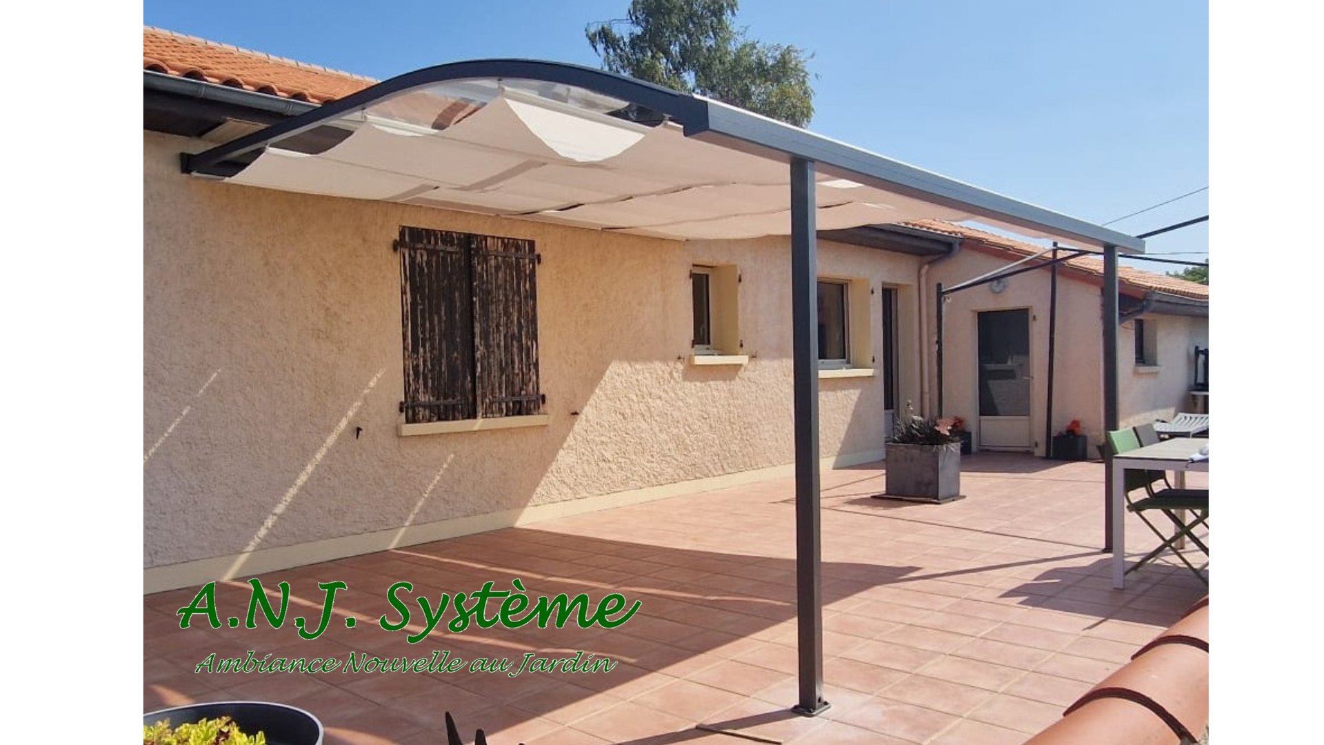 Abri de terrasse alu avec voile d'ombrage